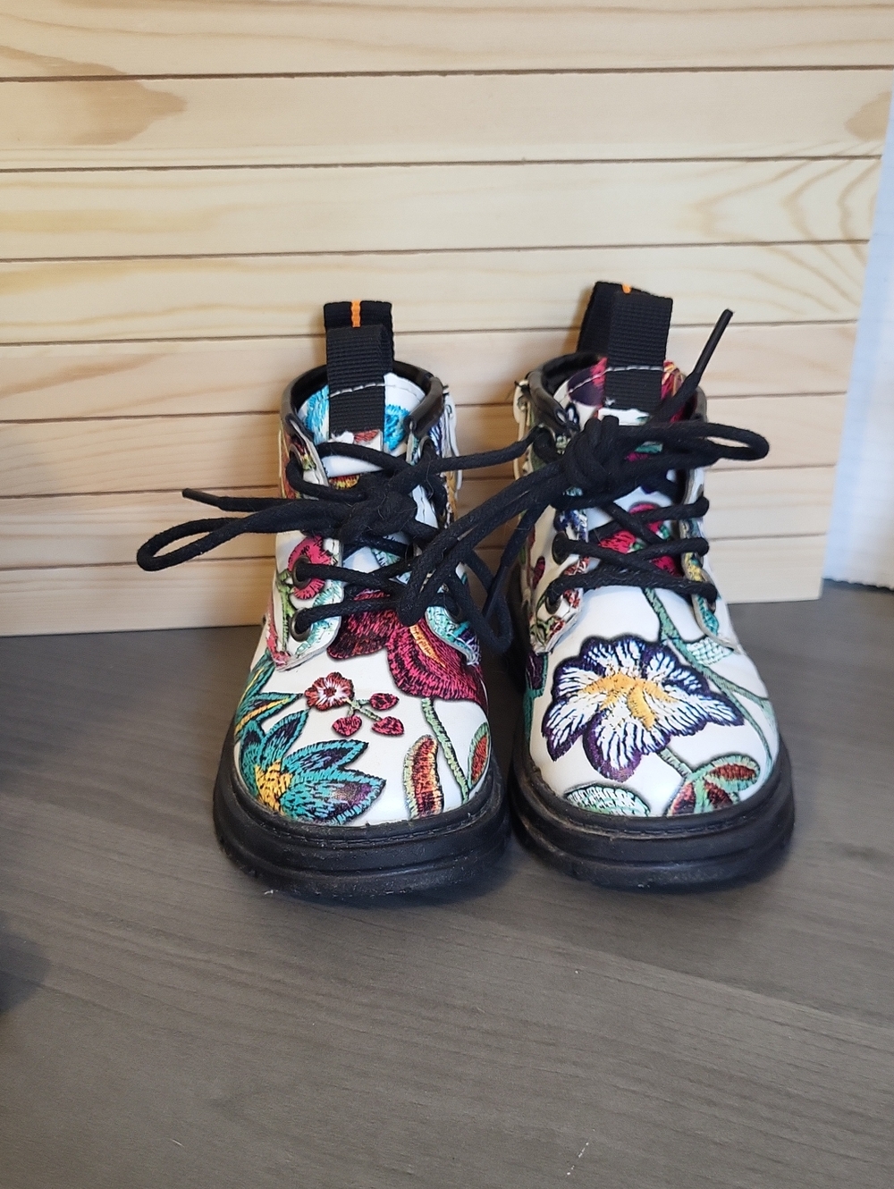 Kids Floral Lace-Up Boots in White with Multicolor Toddler size 6.5